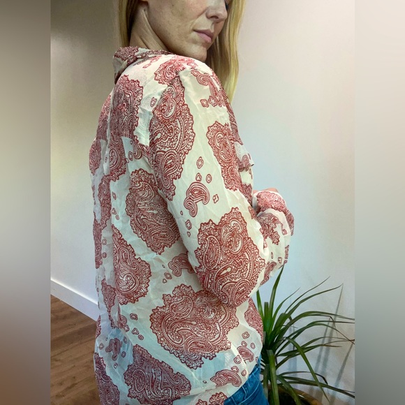 EQUIPMENT Femme Blouse in red and cream paisley design - Size Medium - Picture 4 of 9